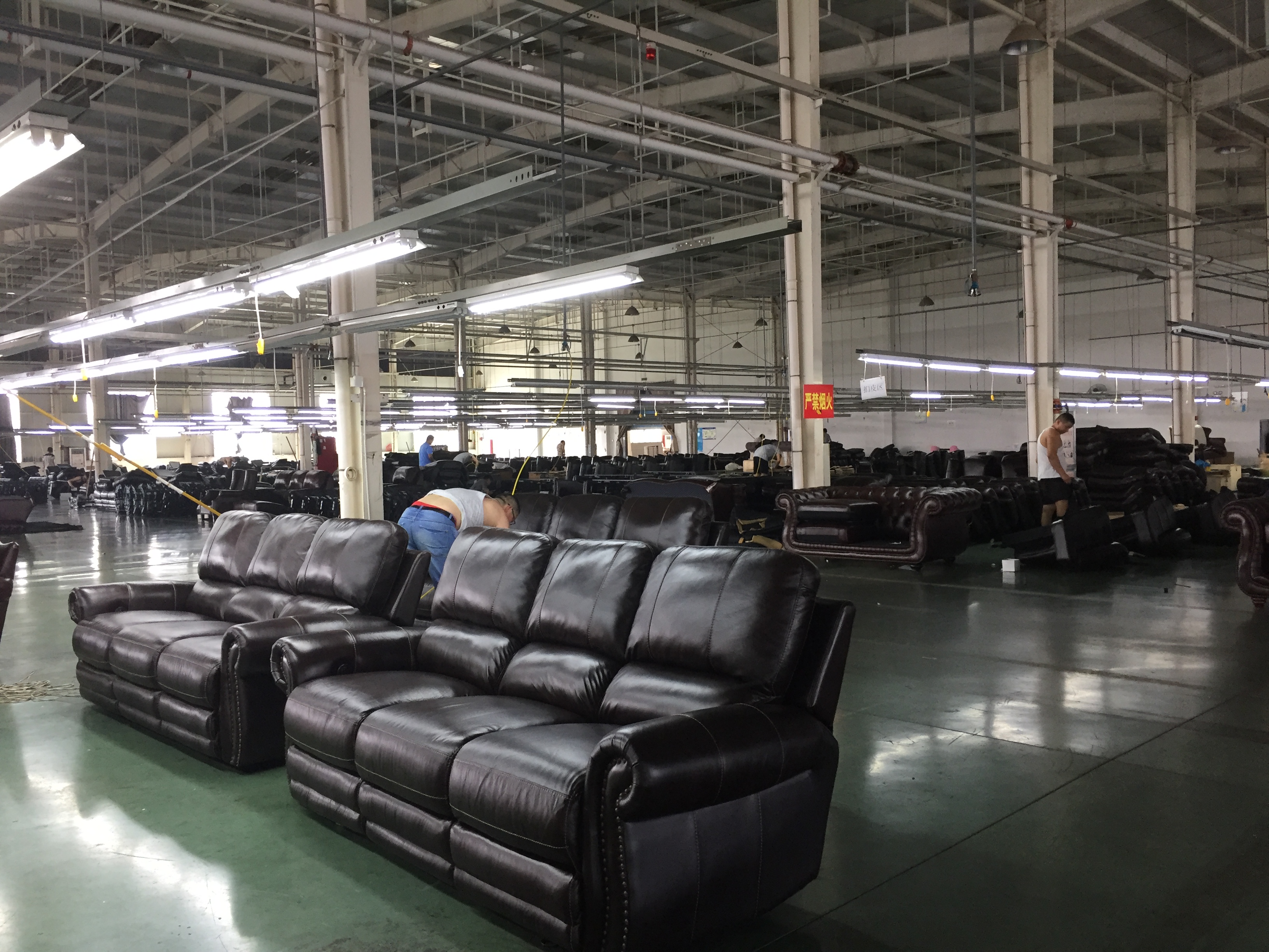 源木智造外貿(mào)家具倉儲超市 創(chuàng)新模式引領(lǐng)家具銷售新潮流